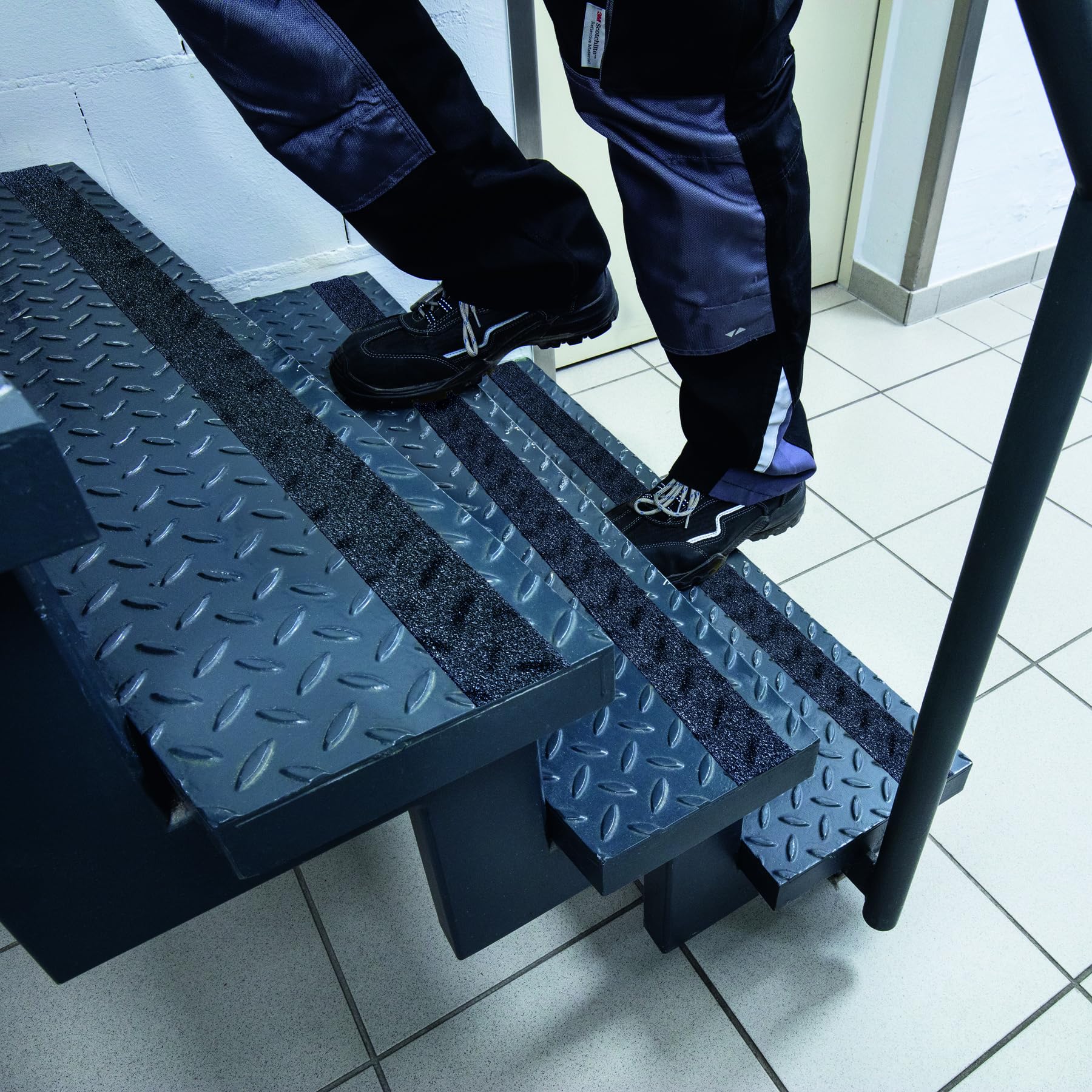 durable-duraline-grip-form-fit-ruban-antid-rapant-noir-50mm-x-15m-106401 image 3