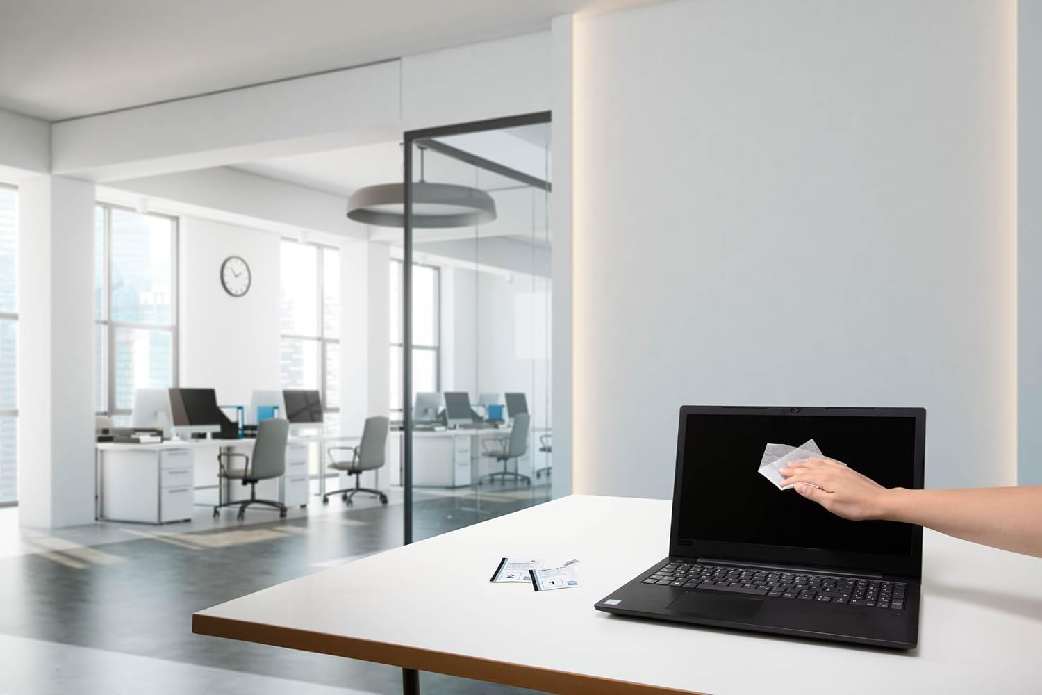 durable-screenclean-bo-te-de-50-lingettes-multi-surfaces-individuelles image 6